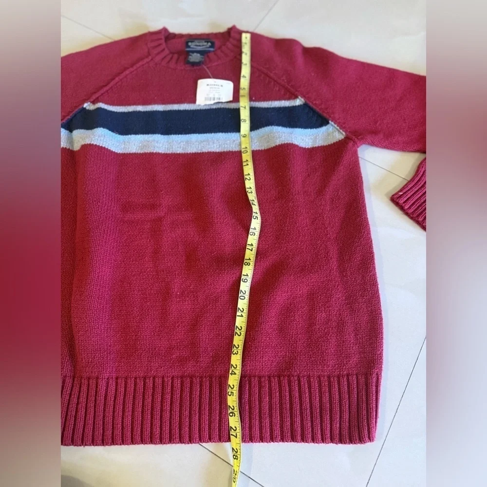 Sonoma This is a Sonoma men's raglan crewneck sweater. Size M 600 Old barn